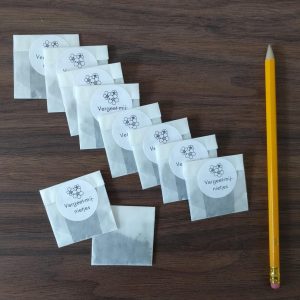 Pergamijn bedankjes met zaden (10 stuks) zwart-wit